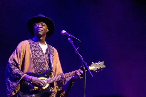  「Ali Farka Toure -  Mississippi Blues」: アフリカの砂漠に響く、ブルースの魂が宿るギターサウンド