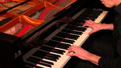  「The Well-Tuned Piano」: 聴覚を揺さぶる、ミニマルリズムと音のテクスチャーが織りなす壮大な音響空間